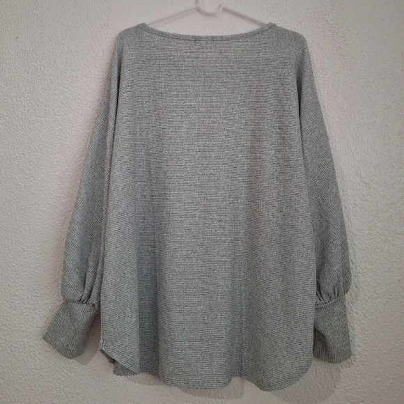 NWT MAX STUDIO LONDON Gray Relaxed Bishop Sleeve Top - Picture 2 of 7